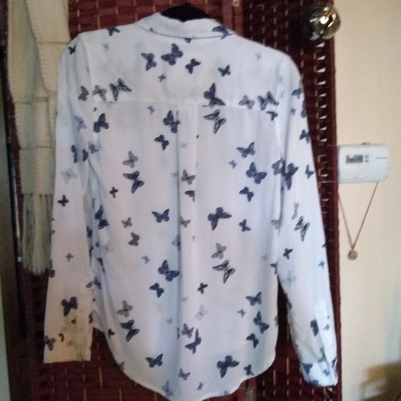 Button-up blouse - Picture 2 of 3